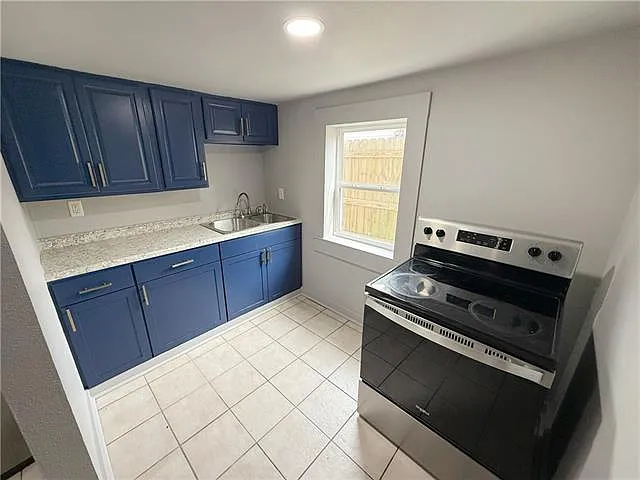 1323 Monroe St — Photo 9