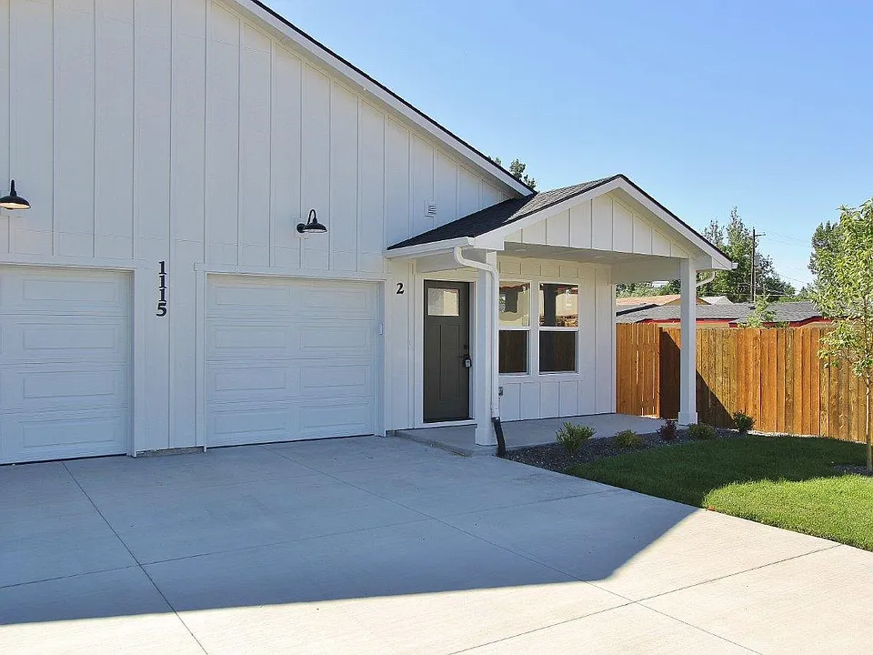 1115 S Commercial Ave #2