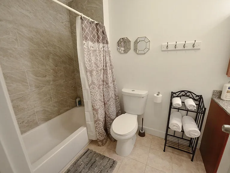 1030 Wood St #3F — Photo 7