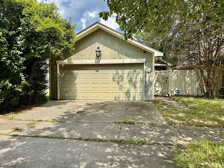 145 Croydon Ave — Photo 1