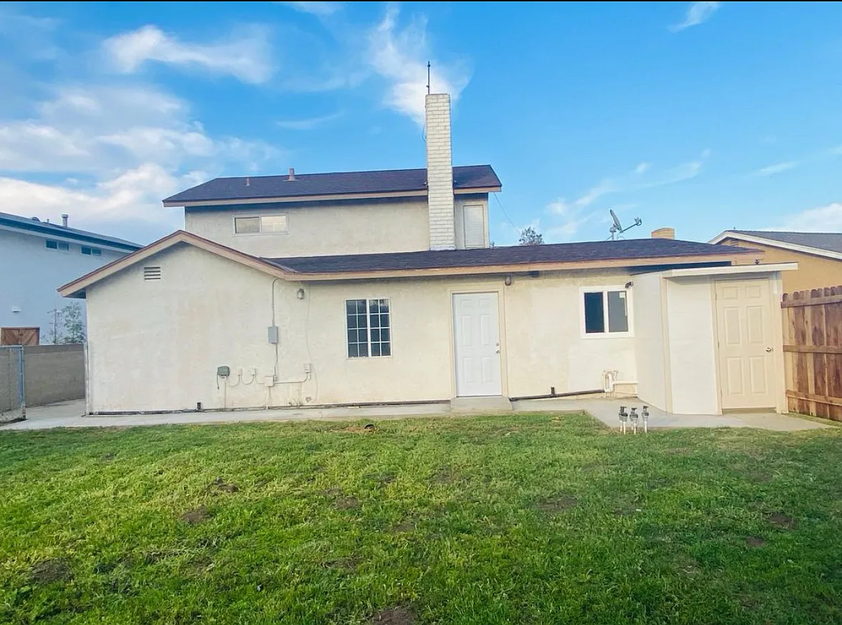 3908 Yellowstone Cir — Photo 2