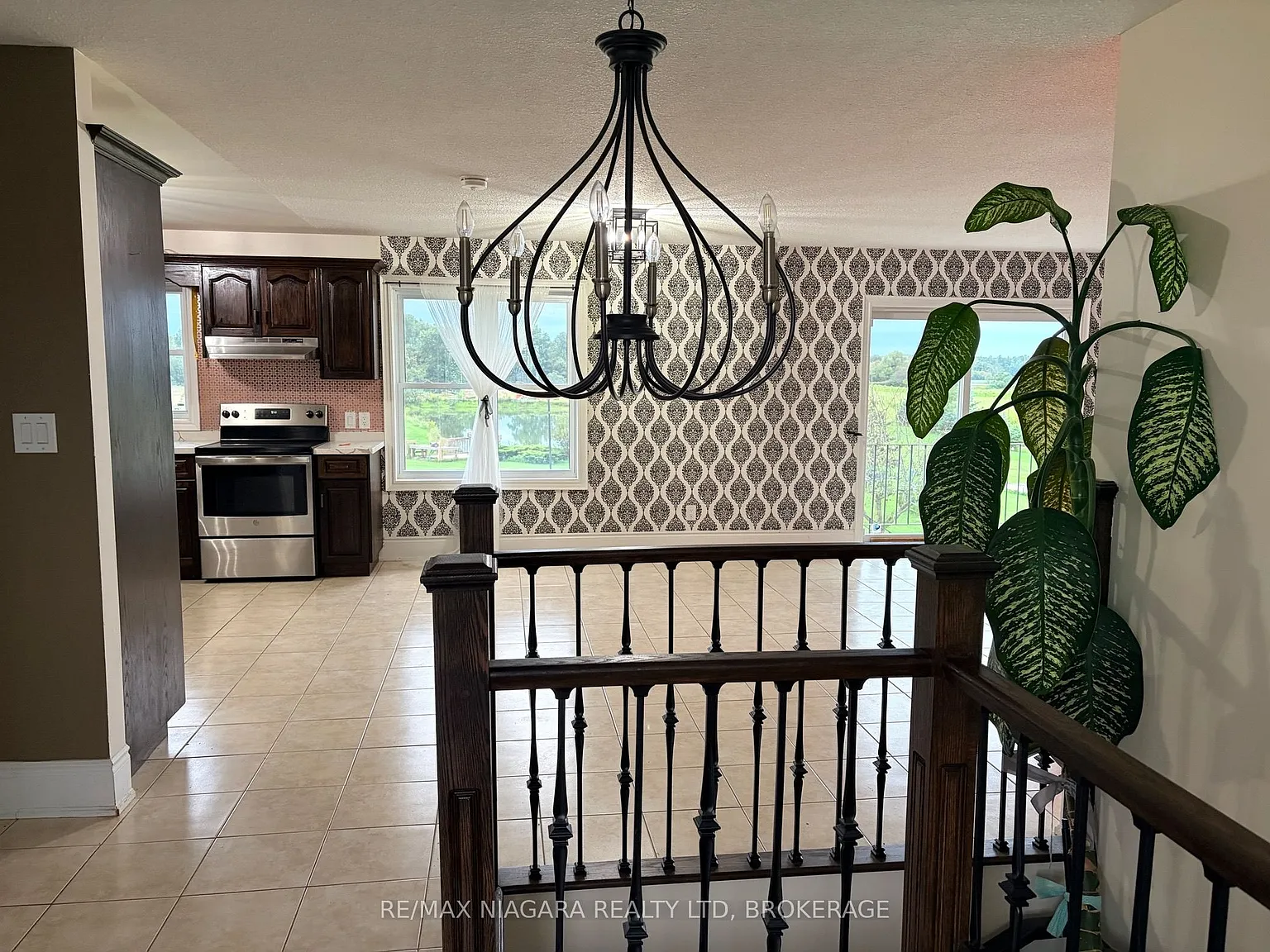 4 bed, $2,500 — Photo 4