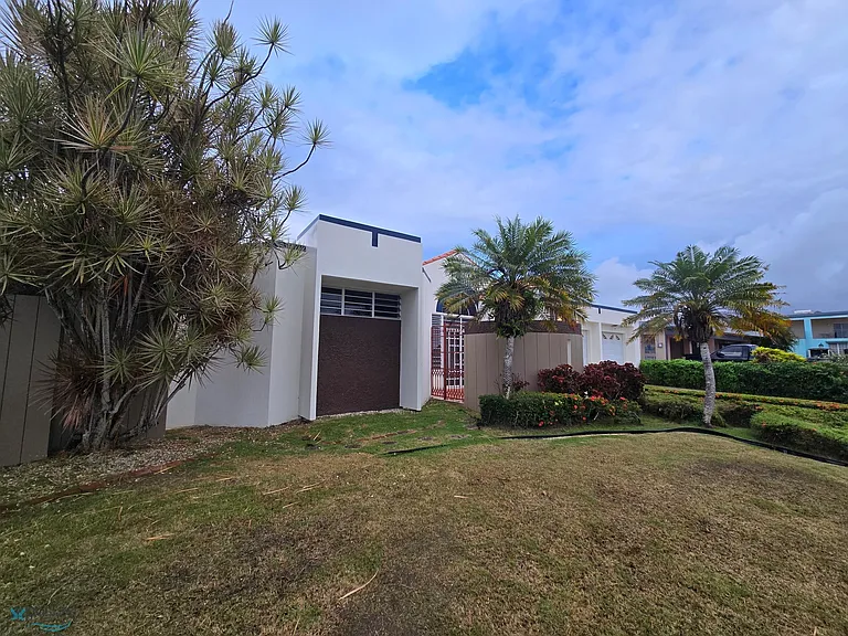 1 Urb Villas De Palma Oval — Photo 3