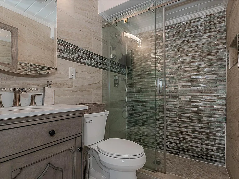 5711 Farragut St — Photo 15