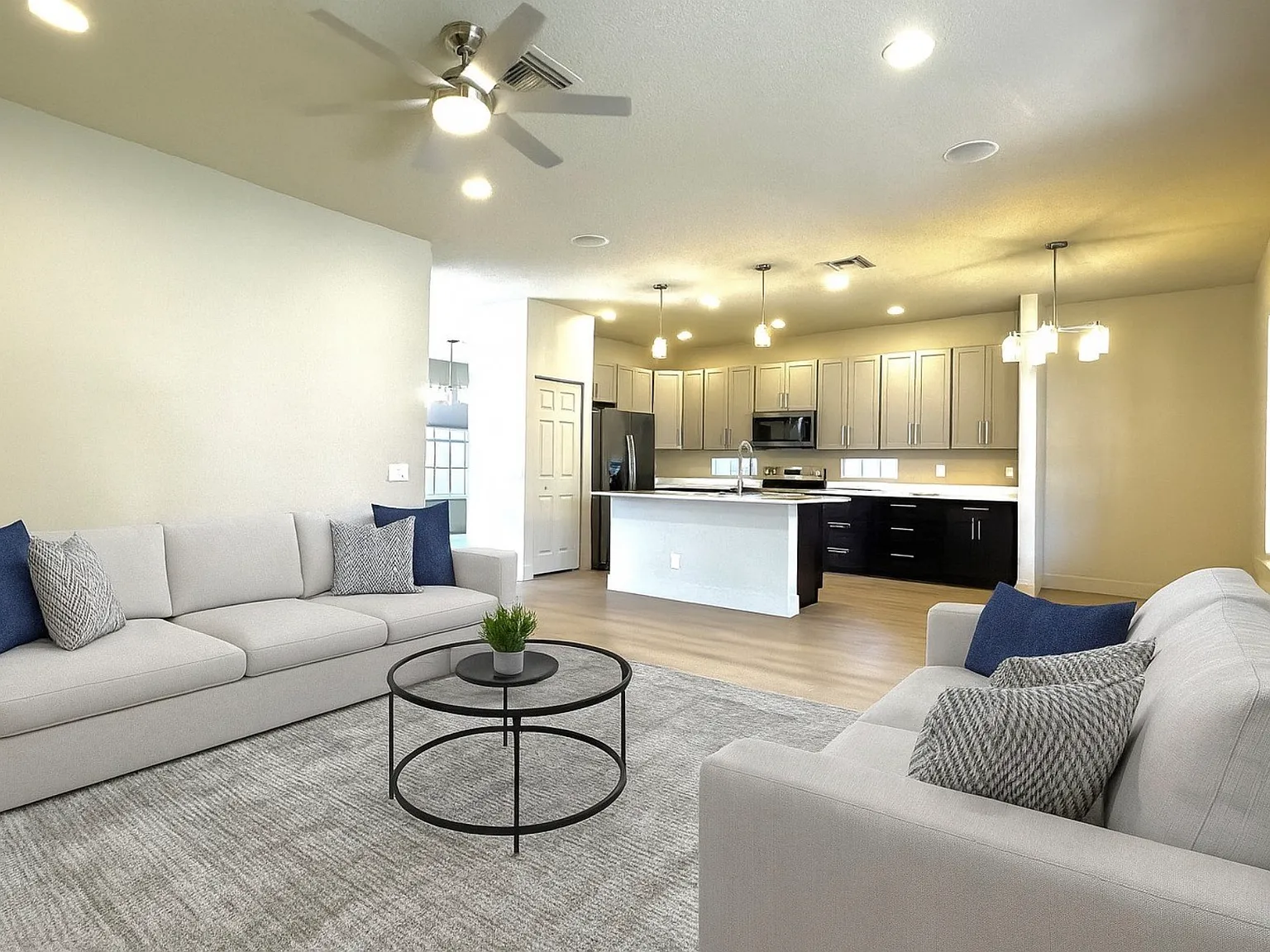 4 bed, 2.5 bath, 2389 sqft, $4,000 — Photo 2