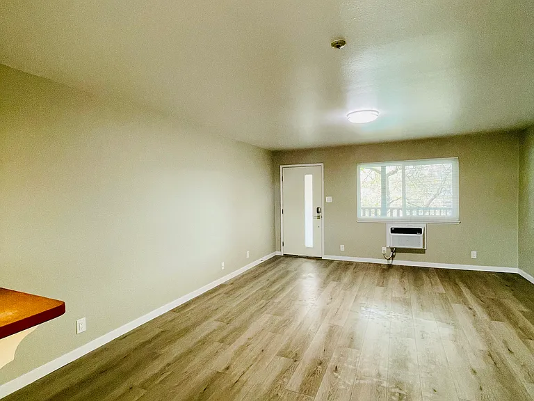 Studio - 420 SQ Ft