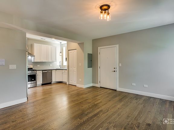 2nd image of 3565 W Wolfram St #1E