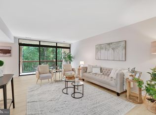 1669 Parkcrest Cir APT 300, Reston, VA 20190