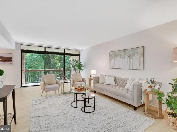 1669 Parkcrest Cir APT 300, Reston, VA 20190