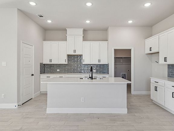 4th image of 2919 Woodland Ct