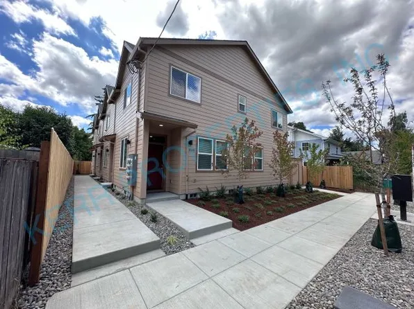 8556 SE Lafayette St, Portland, OR 97266