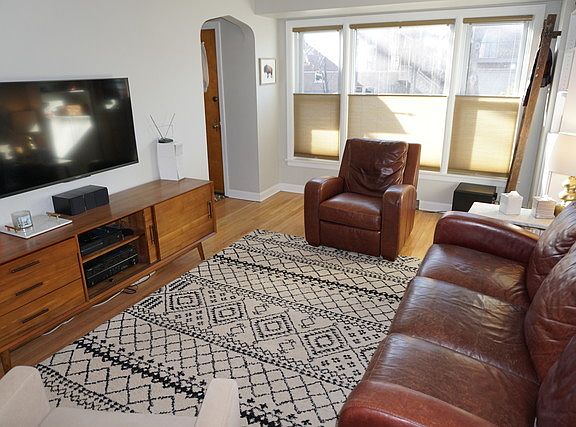 2nd image of 822 Dunlop Ave