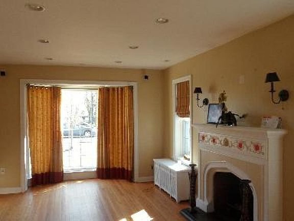 2nd image of 5258 W Drummond Pl