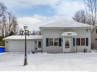 5863 Lakeview Ter, Lake View, NY 14085