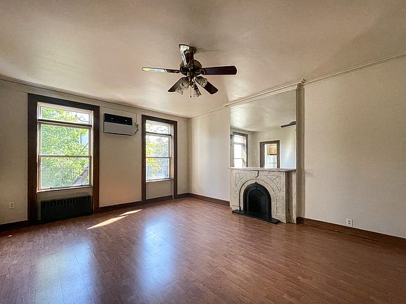 4th image of 128 Amity St #C