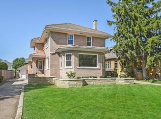 1215 N Grove Ave, Oak Park, IL 60302
