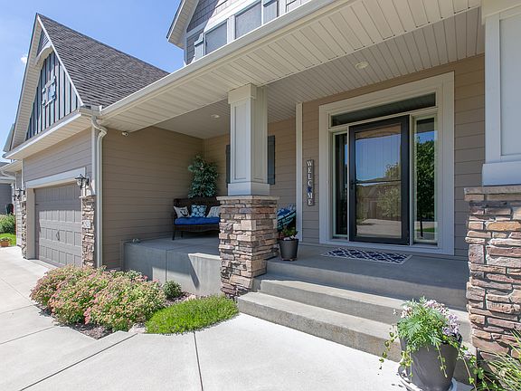 2nd image of 2923 Aspen Lake Dr NE