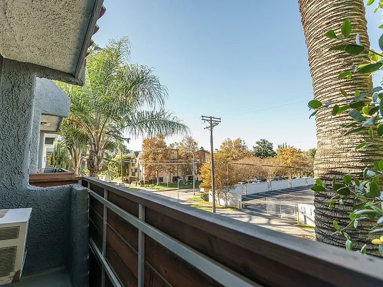 4444 Ensign Avenue — Photo 49