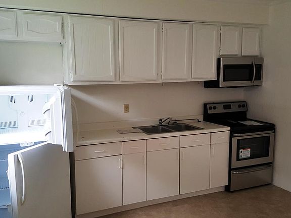 Duplex - 1917 Hammerlin Ave - Kitchen