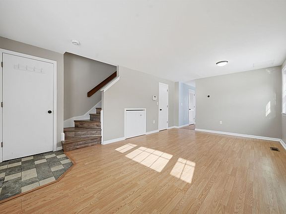 5th image of 9 Kennedy Dr #9