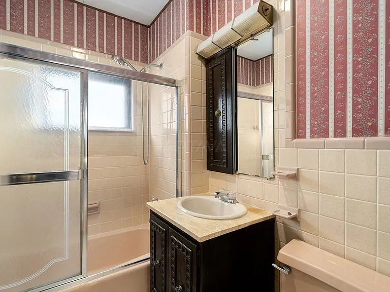 14 Windsor Rd #2 — Photo 16