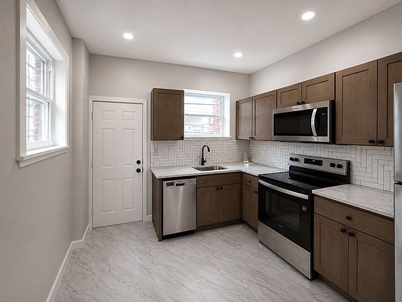 5th image of 2336 Mountain St