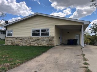 2239 42nd St NE, Cedar Rapids, IA 52402