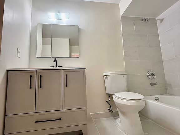 3rd image of 995 Jennings St #2