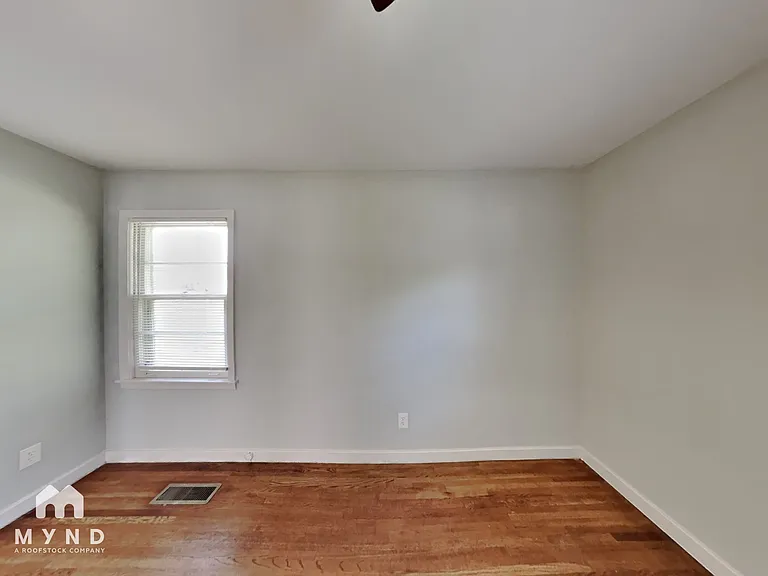 877 Twin Lake Dr NE — Photo 10
