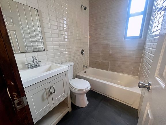 5th image of 390 E 23rd St #2B