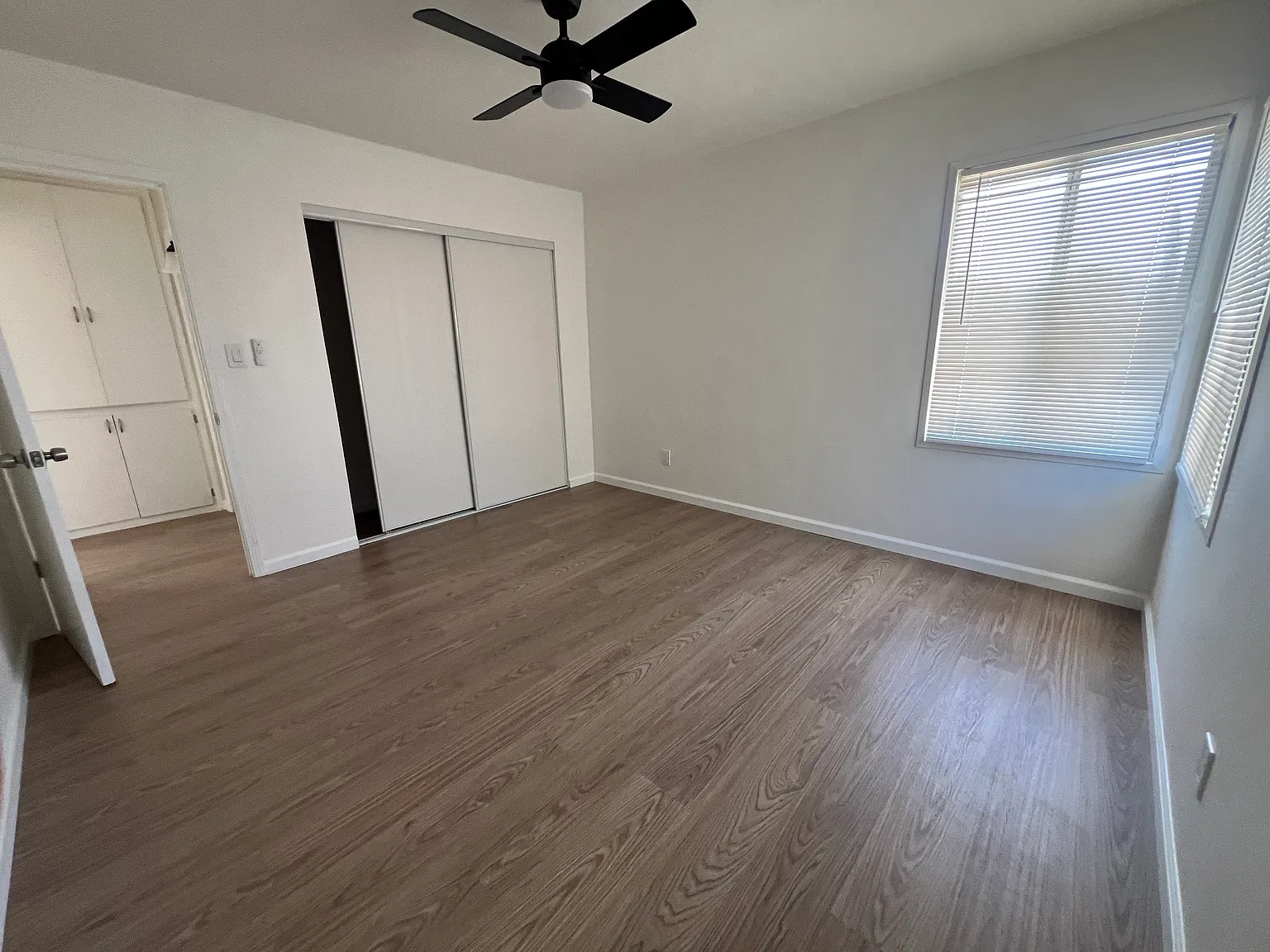 2 bed, 950 sqft, $2,500 — Photo 2