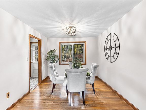 4th image of 6 Sierra Dr