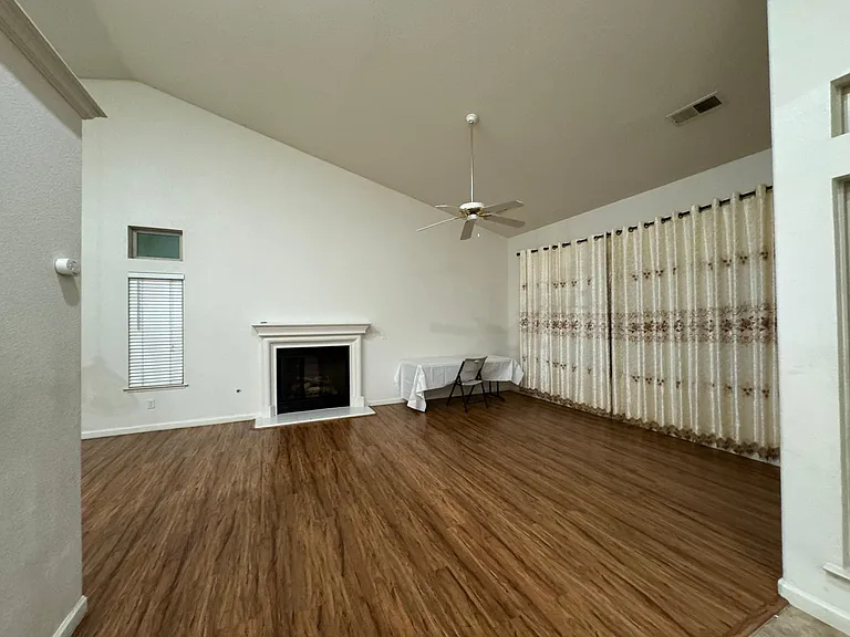2832 E Cromwell Ave — Photo 36