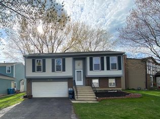 1675 Cumberland Rd, Aurora, IL 60504