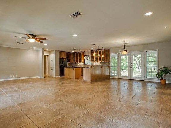 3rd image of 403 Laramie Dr