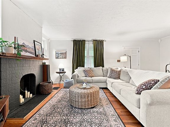 4th image of 3943 Evergreen Rd
