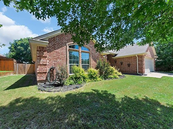 2nd image of 120 Parkwood Ct