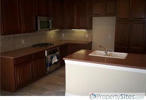 3rd image of 806 Mallard Lake Trl