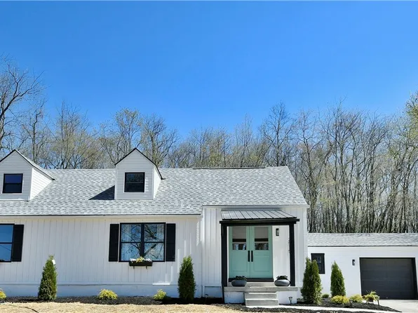 2515 Beaver Grade Rd, Coraopolis, PA 15108