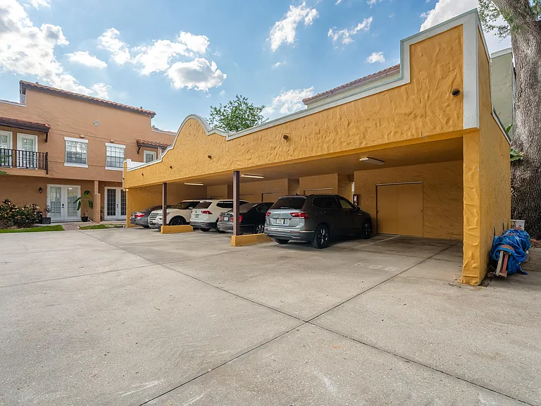 606 E Livingston St — Photo 62