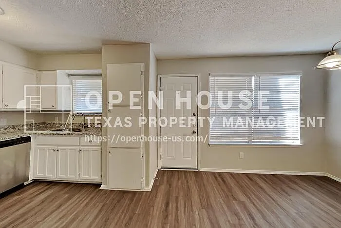 4814 Crest Dr — Photo 5