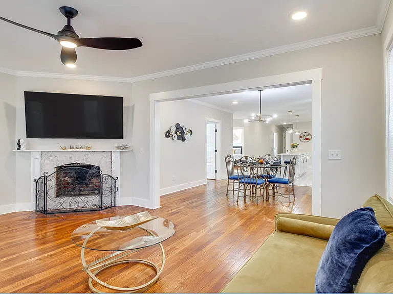905 E Park Ave #B — Photo 2