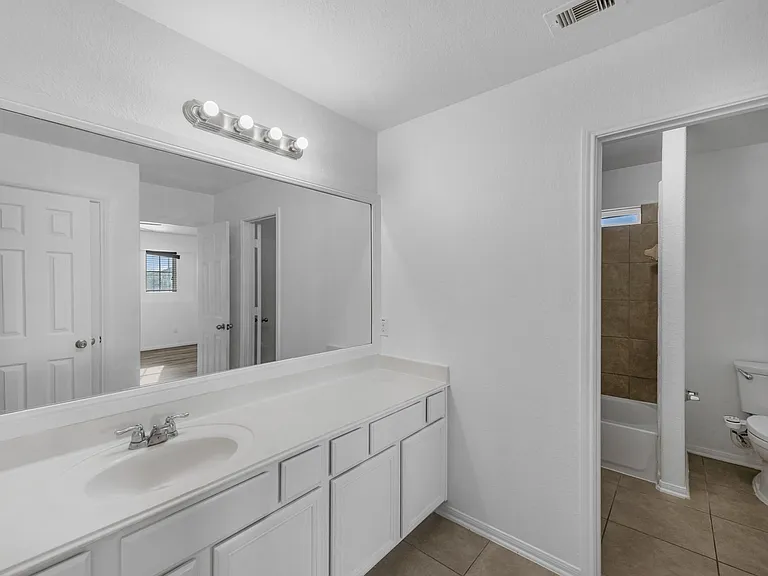 4810 Jarl Ct — Photo 16
