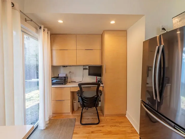 1503 Newton St — Photo 11