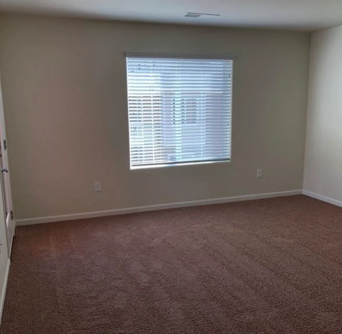 3 bed, 2.5 bath, 1630 sqft, $2,200 — Photo 4