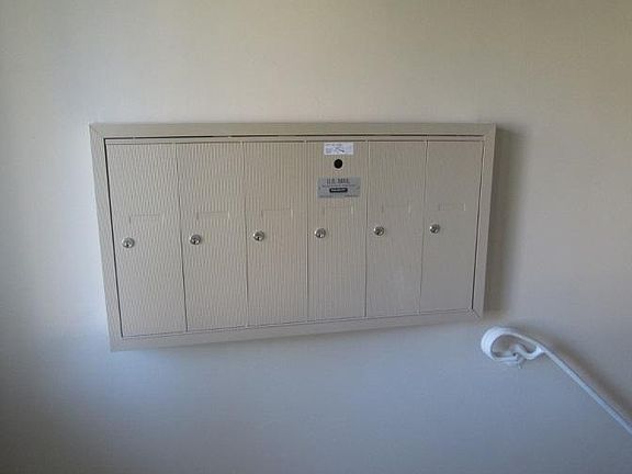 3rd image of 10063 Linda Ln