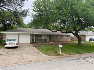 2112 Shady Grove Dr, Bedford, TX 76021