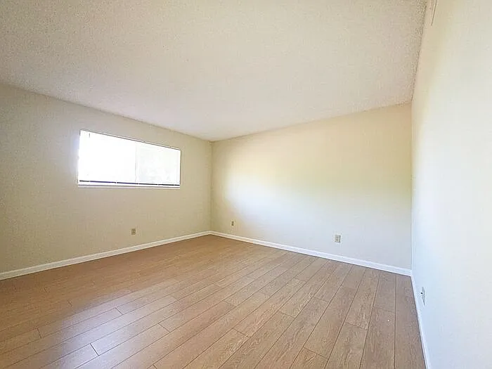 1005 Brinkby Ave #4 — Photo 12