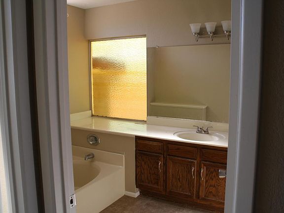 5th image of 2114 E Friess Dr