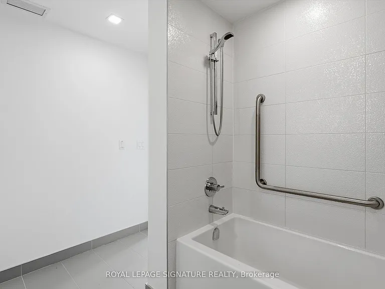 50 McCaul St #917 — Photo 19